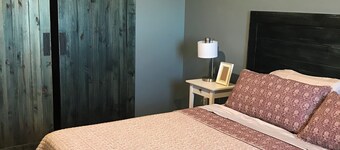 Cozy 1-bedroom apartment in adorable Devils Lake 