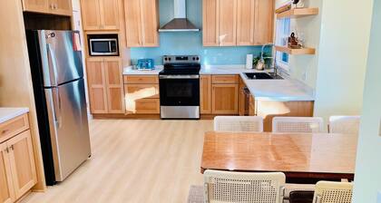 New King Park Beach Lookout Deluxe! 3BR Right at Lake!