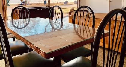 New King Park Beach Lookout Deluxe! 3BR Right at Lake!