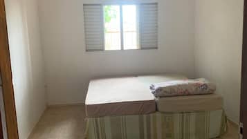 6 quartos, ferros/tábuas de passar roupa, Wi-Fi, roupa de cama
