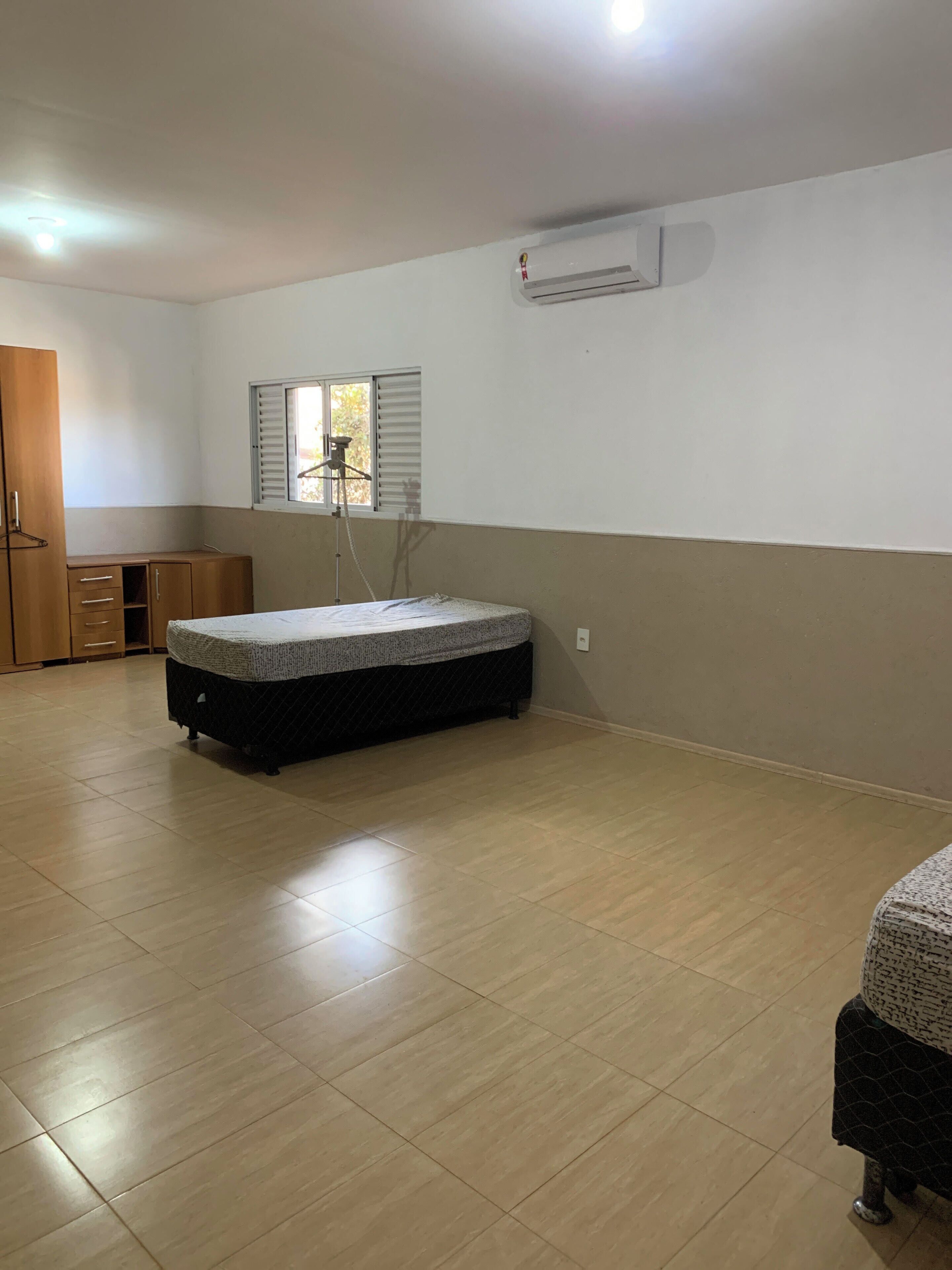 6 dormitorios, tabla de planchar con plancha, wifi y ropa de cama