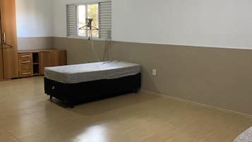 6 dormitorios, tabla de planchar con plancha, wifi y ropa de cama