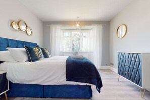 3 soverom, skrivebord, strykejern/-brett og wi-fi (inkludert)