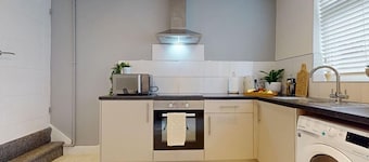 Contemporary Hideaway by Nottingham Castle - 5 bed