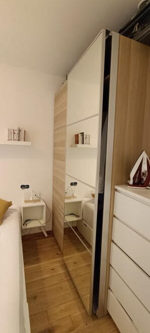 1 chambre, fer et planche à repasser, Wi-Fi, draps fournis