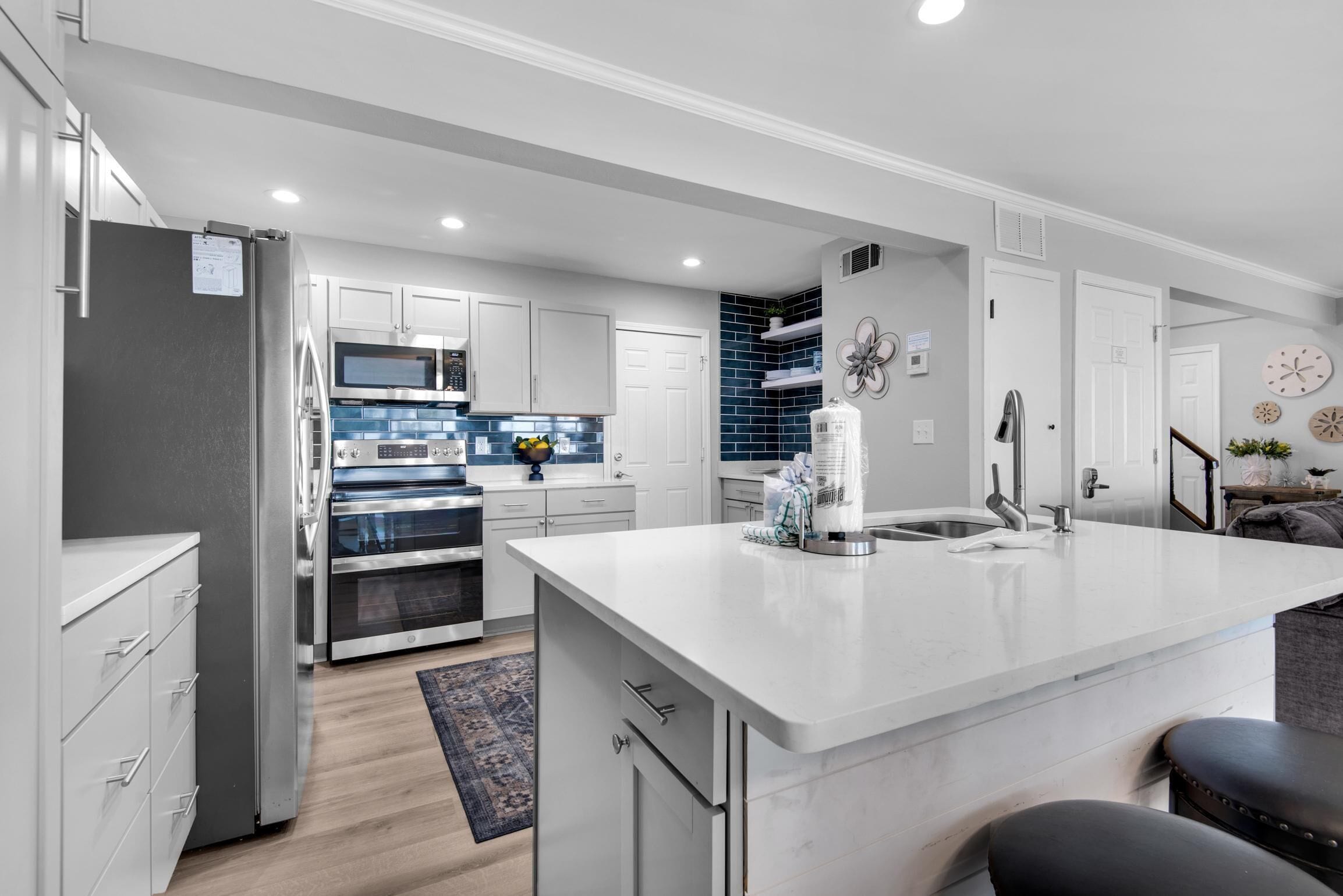 House, Multiple Beds (Breezy on the Bay) | Private kitchen | Oven, toaster, paper towels