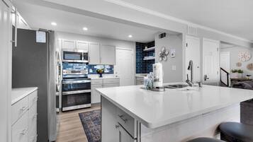 House, Multiple Beds (Breezy on the Bay) | Private kitchen | Oven, toaster, paper towels