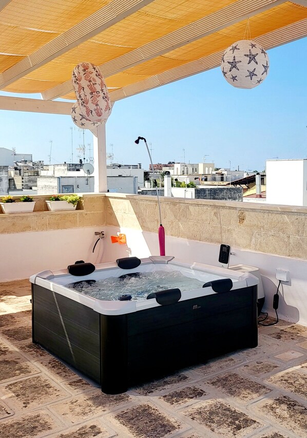 Bain à remous extérieur