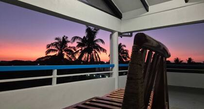 Luxury Fijian villa w/airport transfer. Family friendly & 5 mins from the beach!