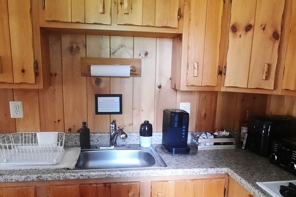 Refrigerador, microondas, placa de cocina, cafetera/tetera