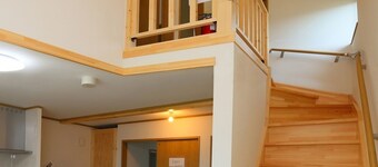 Charming 2-bedroom cottage in awesome 中富良野町 with WiFi, AC
