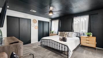 4 chambres, coffres-forts dans les chambres, fer et planche Ă repasser