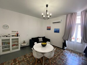 Dining - Apartment in the Borgo Antico, within walking distance of Largo Albicocca (Bari)
