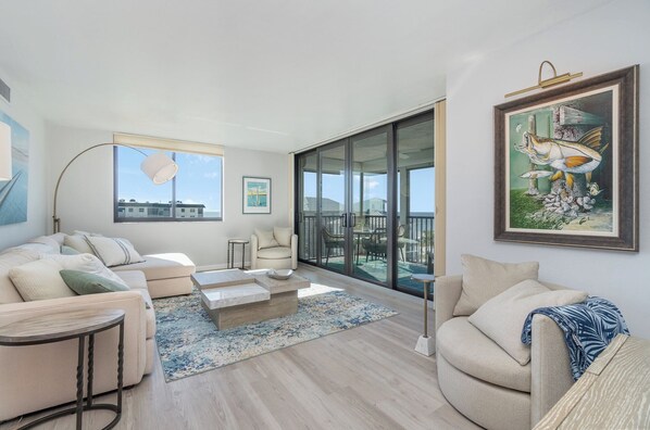 Smart TV - Beachfront Bliss: 2-Bed/2-Bath Condo with Stunning Views! (Fort Myers Beach)