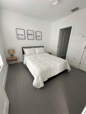 2 bedrooms, iron/ironing board, WiFi, bed sheets