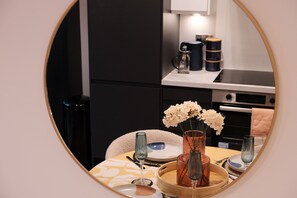 Apartment | Dining - Stylish, Luxury Apartment Sleeps 4 - Southampton (Southampton)