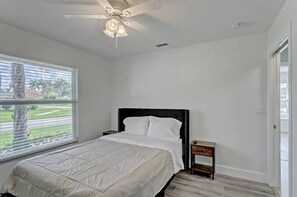4 bedrooms, iron/ironing board, WiFi, bed sheets