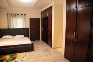 โต๊ะทำงาน, เตารีด/โต๊ะรีดผ้า, Wi-Fi ฟรี