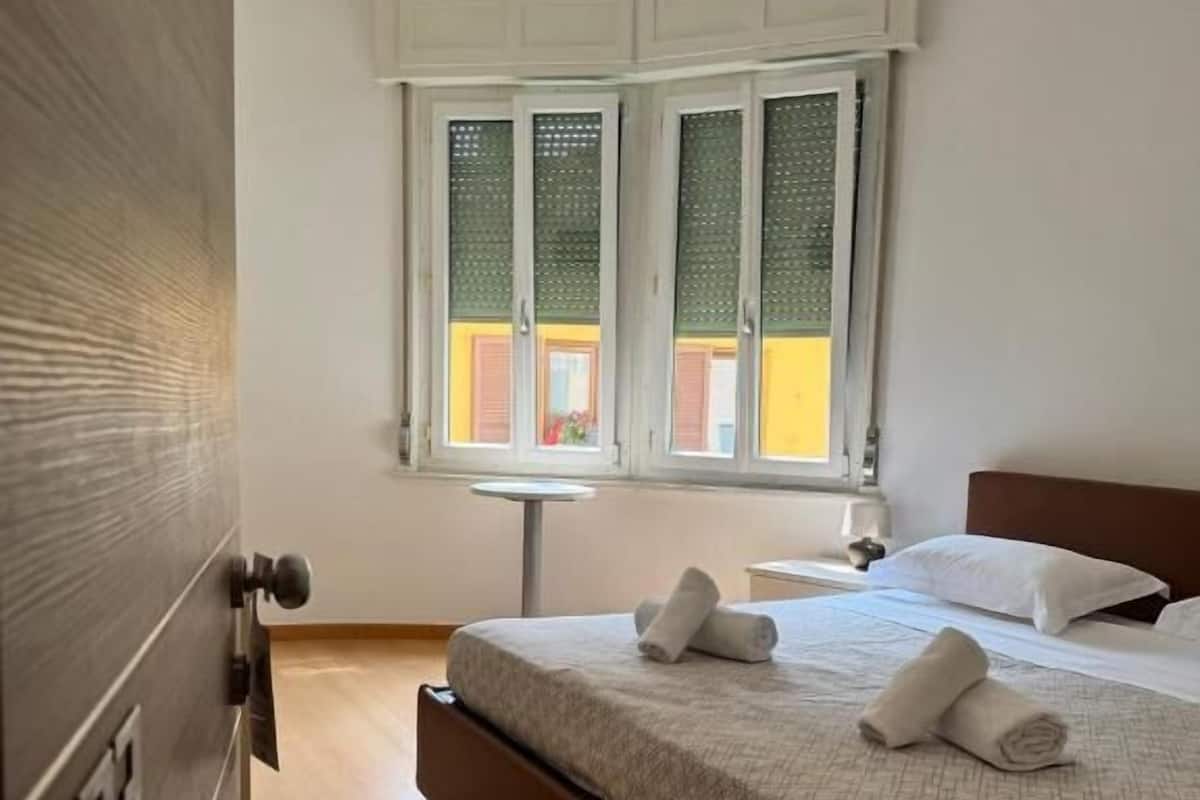 Phòng đôi hoặc 2 giường đơn tiện nghi đơn giản, quang cảnh sân vườn | Quang cảnh từ phòng