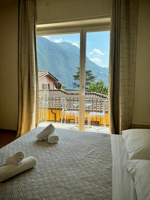 Superior Double Room, Balcony, Courtyard View | Hypo-allergenic bedding, minibar, in-room safe, free cribs/infant beds - Hotel Locanda Castagnola (Lugano)