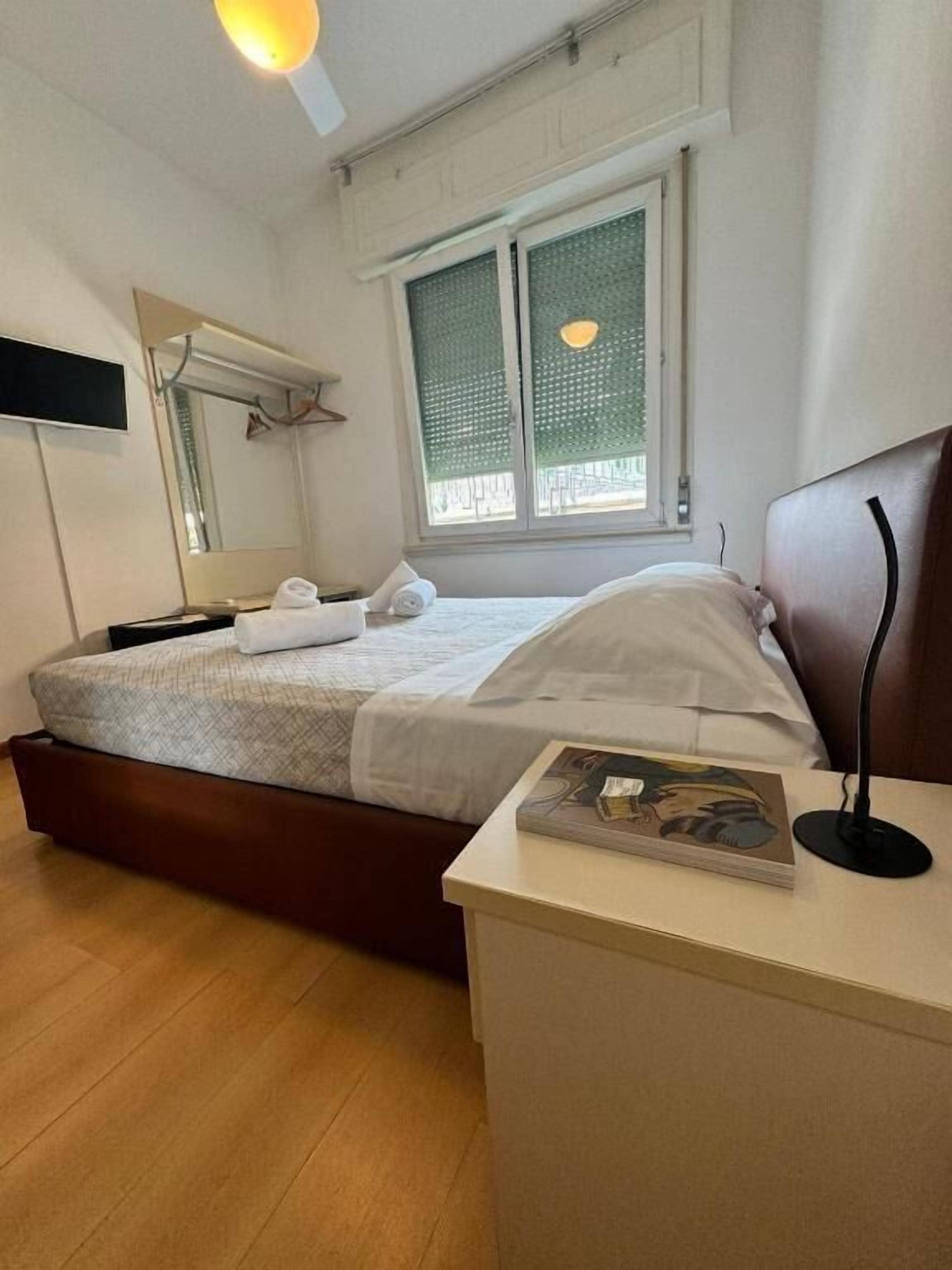 Comfort-Einzelzimmer, Stadtblick | Allergikerbettwaren, Minibar, Zimmersafe, kostenlose Babybetten