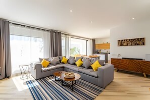 Comfort Apartment | Living area | 50-inch Smart TV with digital channels - oasis yaaxlum (Tulum)