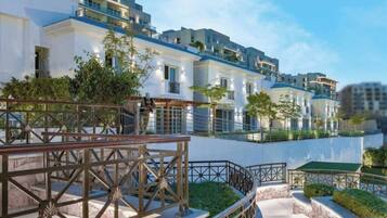 المنطقة المحيطة بالمنشأة