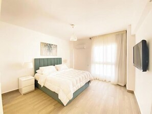 3 bedrooms, iron/ironing board, WiFi, bed sheets