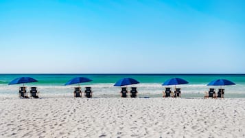 Condo, várias camas (Palms Resort #2715 Full 2 Bedroom) | Praia