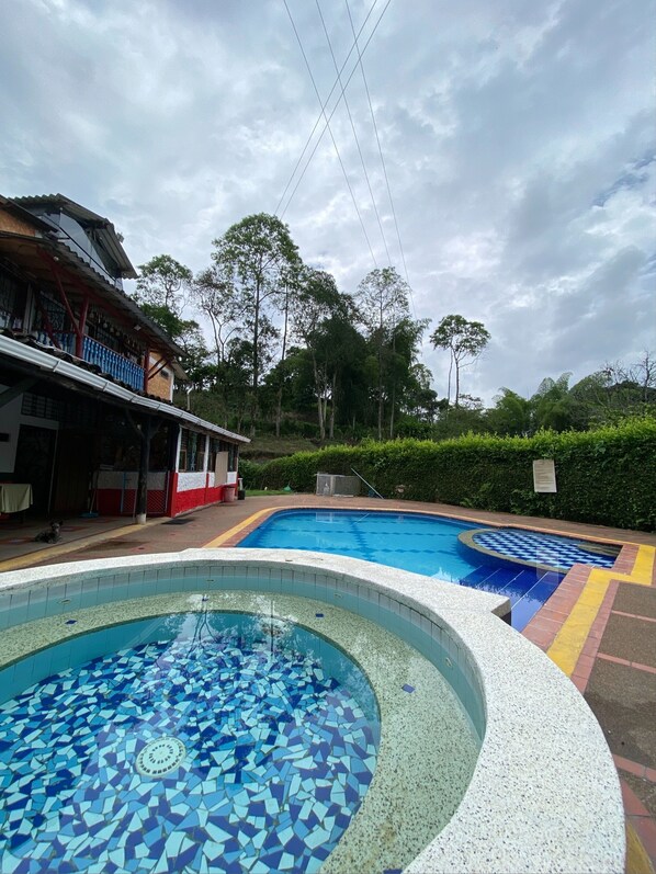 Outdoor pool - Finca Hotel Tierra Grata  (Montenegro)