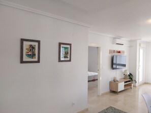 2 bedrooms, iron/ironing board, WiFi, bed sheets - Las Violetas Beautiful Apartment Villamartin Front of Golf Course and Plaza (Villamartín)