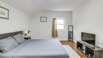 3 bedrooms, iron/ironing board, WiFi, bed sheets