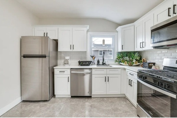 Frigorífic, microones, forn i placa de cuina