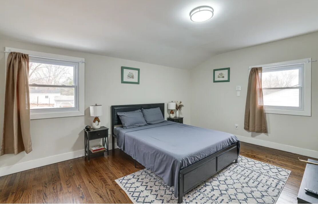 3 habitaciones, tabla de planchar con plancha, wifi y ropa de cama 