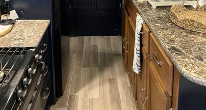 Cozy 2-bedroom mobile home in lovely Baytown with AC