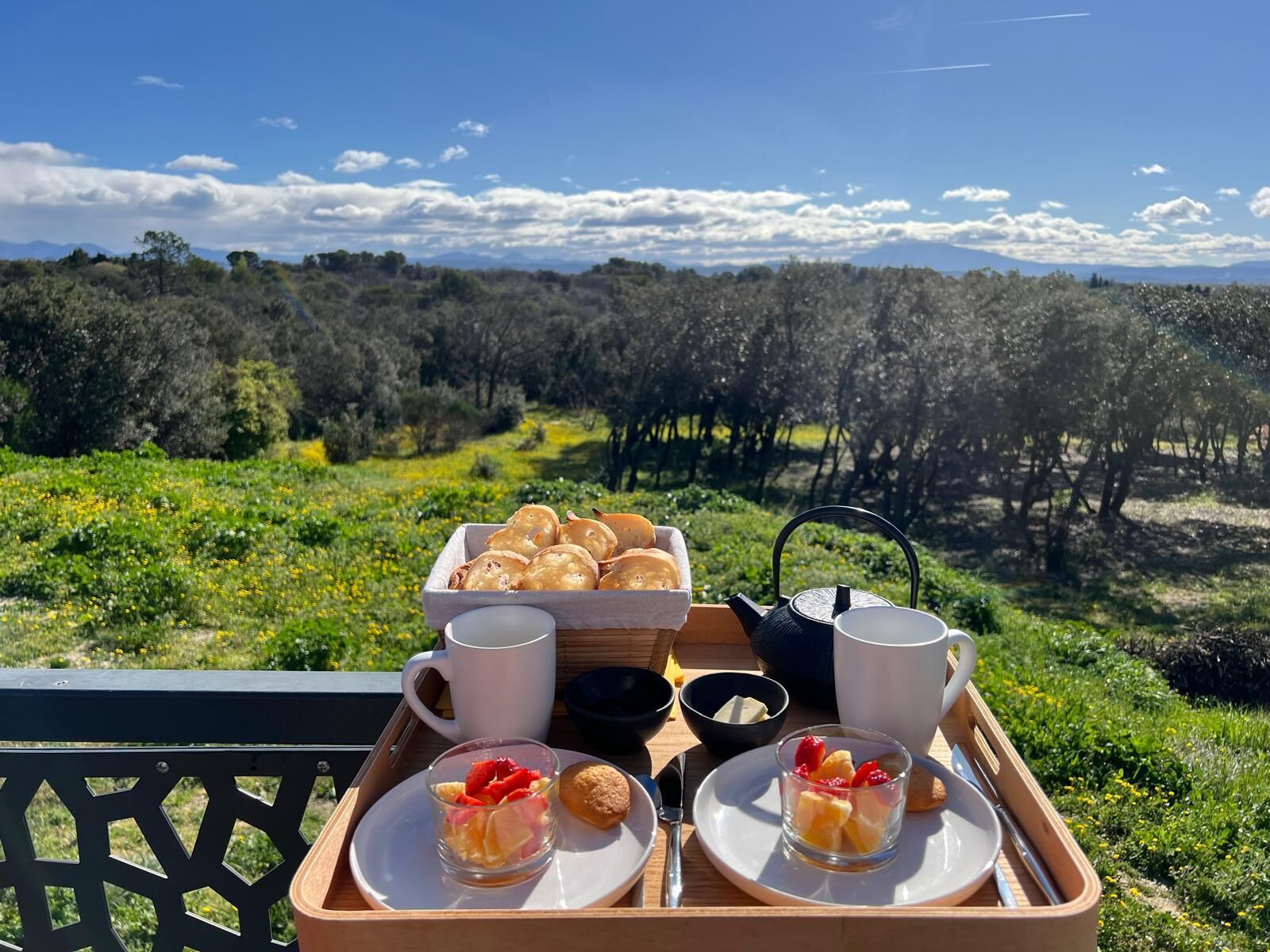 Daily cooked-to-order breakfast for a fee
