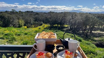 Daily cooked-to-order breakfast for a fee