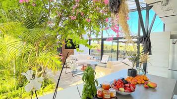 Villa - bjergudsigt | Privat køkken | Elkedel, brødrister, højstol