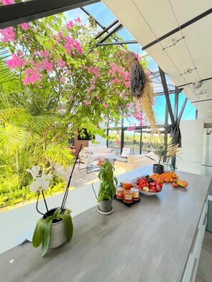 Villa, uitzicht op bergen | Privékeuken | Een waterkoker, een broodrooster, een kinderstoel