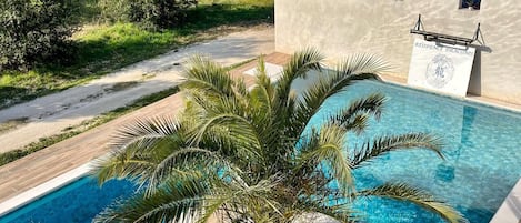 Outdoor pool, pool loungers