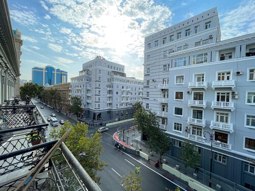Charming 1-bedroom apartment with view to Formula 1/AC in peaceful Baku
