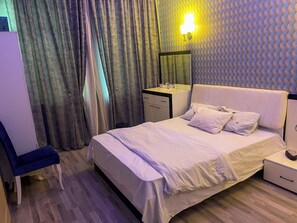 1 chambre, fer et planche à repasser, Wi-Fi, draps fournis