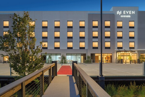Exterior - EVEN Hotel Orlando International Airport by IHG (Orlando)