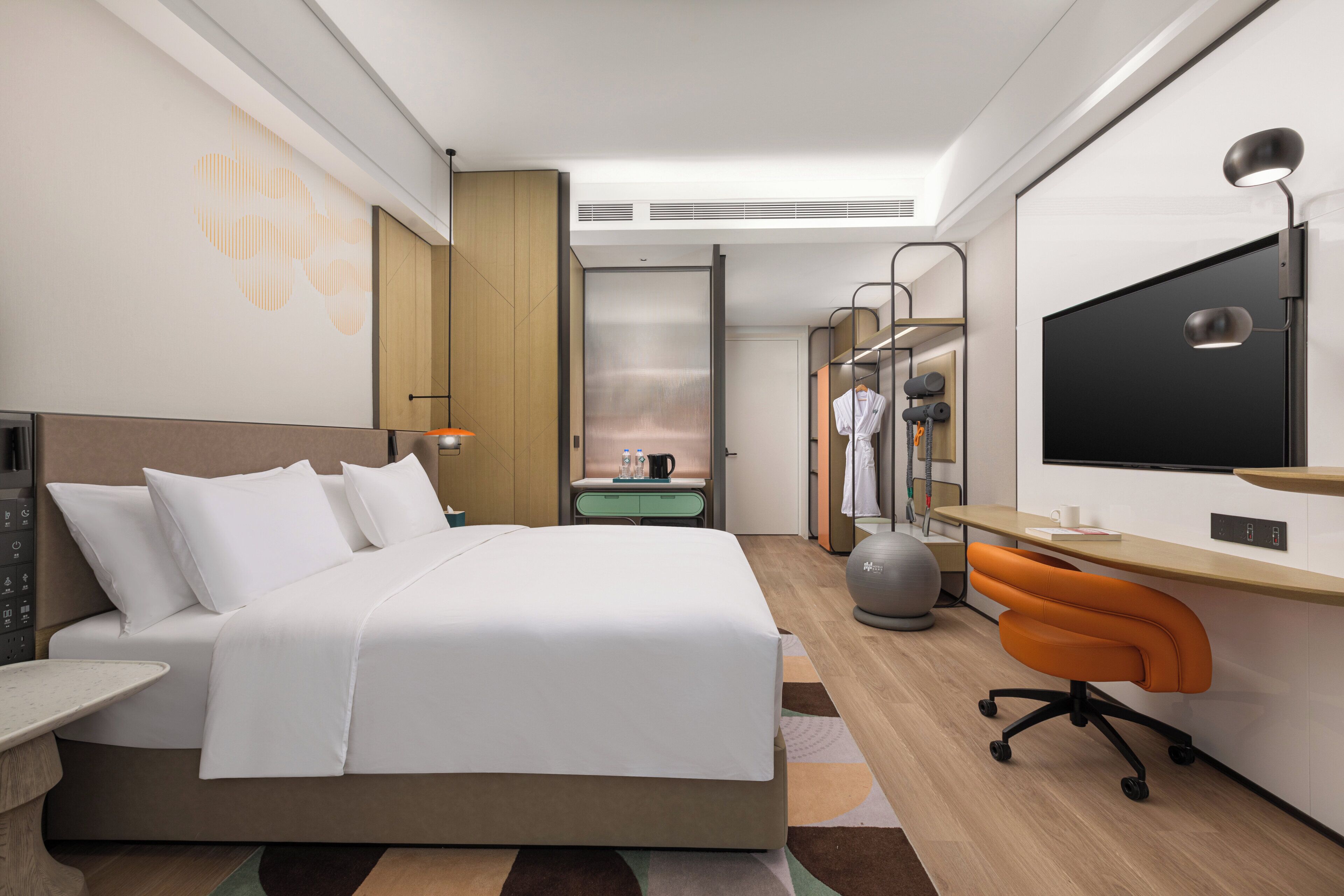 Down comforters, in-room safe, blackout drapes, soundproofing