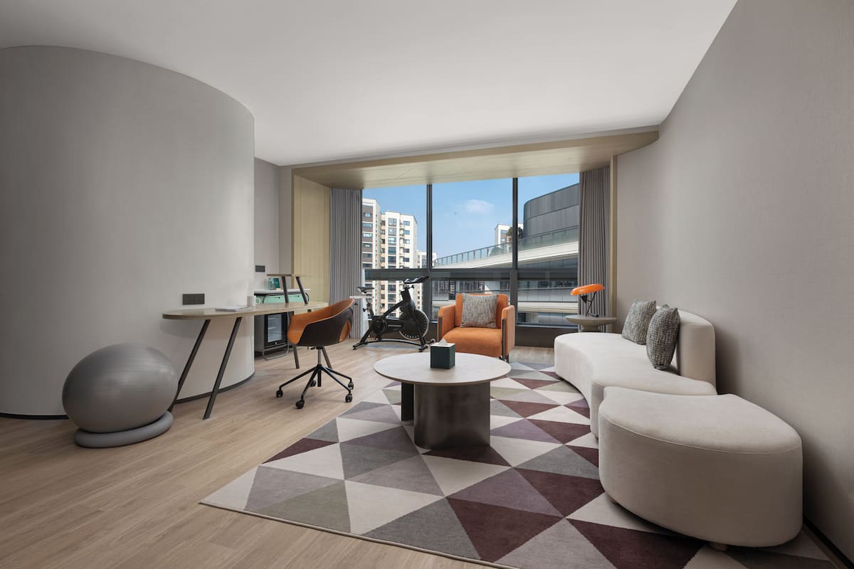 Suite, 1 Bedroom, Bathtub | Down comforters, in-room safe, blackout drapes, soundproofing