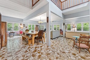 Interior - Charming 3-bedroom nestled in the country with WiFi and wooded acres in Louisa (Louisa)