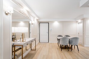 Dining - GuestReady - Chique home with balcony (Porto)