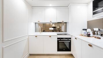 Refrigerador, microondas, horno y lavavajillas