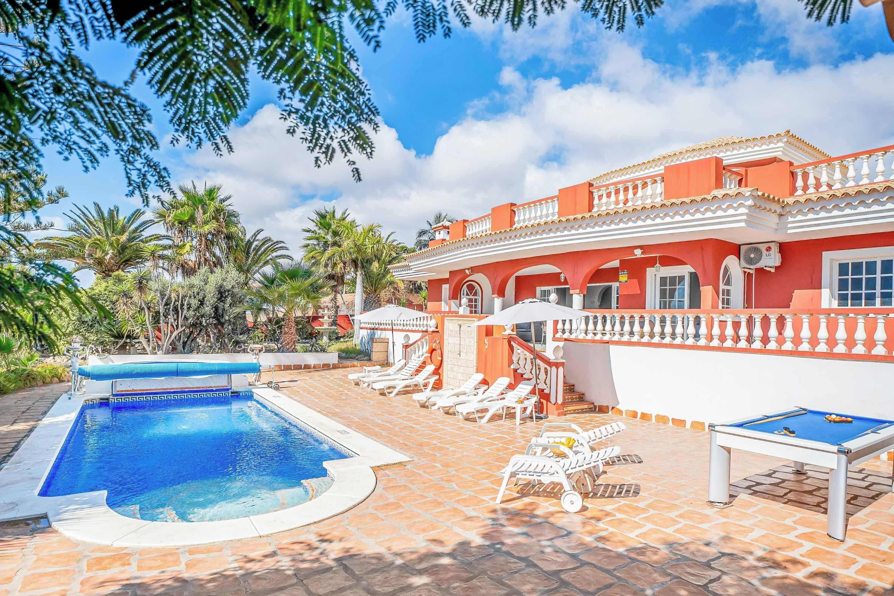 Villa (4 Bedrooms) | Front of property