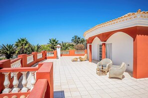 Villa (4 Bedrooms) | Außenbereich